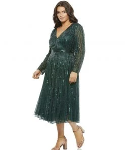 Mac Duggal Mother Of The Bride + Groom Dresses Sequined V-Neck Tea Length Cocktail Dress (Plus)