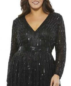 Mac Duggal Mother Of The Bride + Groom Dresses Sequined V-Neck Tea Length Cocktail Dress (Plus)